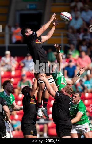 Leicester, Royaume-Uni. 9 septembre 2023 ; Mattioli Woods Welford Road Stadium, Leicester, Leicestershire, Angleterre ; English Premiership Rugby Cup, Leicester Tigers versus Caldy ; Martin Gerrard de Caldy prend la ligne Banque D'Images