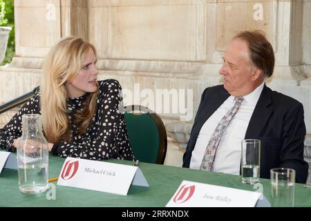 Cloe Watson-Michael Crick au déjeuner littéraire Oldie 05-09-23 The National Liberal Club ; London ; Neil Spence Photography; Banque D'Images