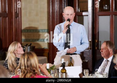 Harry Mount à l'Oldie Literary Lunch 05-09-23 Cloe Watson-Michael Crick-Jane Ridley ; ; The National Liberal Club ; London; Banque D'Images