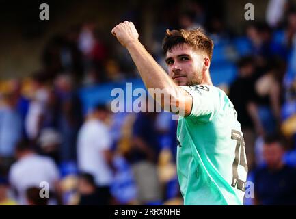 Ethan Pye du comté de Stockport célèbre le match de Sky Bet League Two au Cherry Red Records Stadium de Londres. Date de la photo : Samedi 9 septembre 2023. Banque D'Images