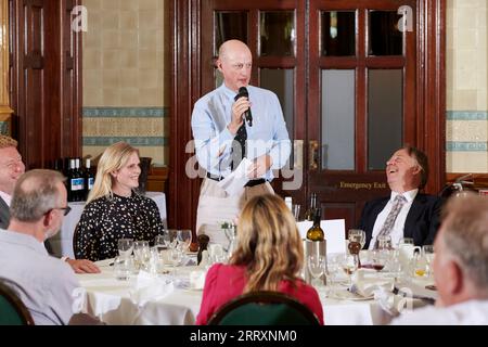 Harry Mount à l'Oldie Literary Lunch 05-09-23 Cloe Watson-Michael Crick-Jane Ridley ; ; The National Liberal Club ; London; Banque D'Images