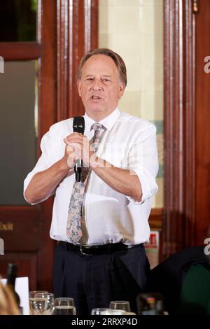 Michael Crick au déjeuner littéraire The Oldie 05-09-23. Le National Liberal Club ; Londres; Banque D'Images