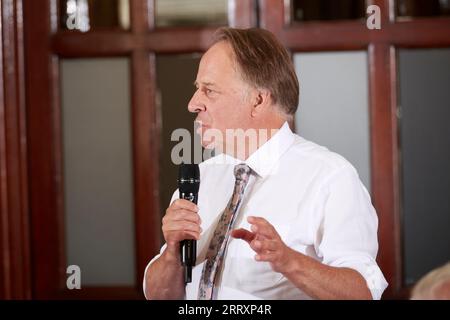 Michael Crick au déjeuner littéraire The Oldie 05-09-23. Le National Liberal Club ; Londres; Banque D'Images