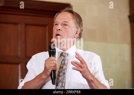 Michael Crick au déjeuner littéraire The Oldie 05-09-23. Le National Liberal Club ; Londres; Banque D'Images