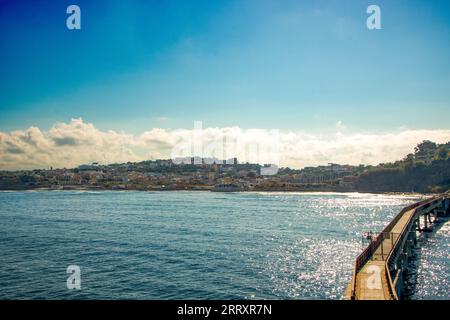 Chiaiolella vu de l'île de Vivara à Procida , Naples, Italie Banque D'Images