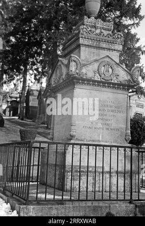 Karditaphe auf dem monumentalen Friedhof von Rouen, BOIELDIEU Adrien François (1775-1834), das Herz d' Adrien Boieldieu, 1941. Carditaphes dans le cimetière monumental de Rouen, BOIELDIEU Adrien François (1775-1834), le coeur d'Adrien Boieldieu, 1941. Banque D'Images