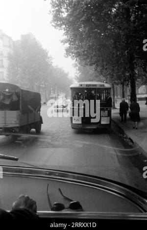 Strassenverkehr à Paris, 1962. Circulation routière à Paris, 1962. Banque D'Images