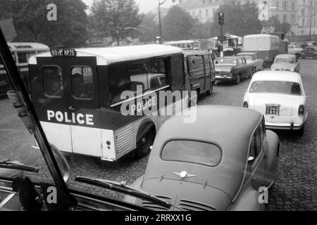 Strassenverkehr à Paris, 1962. Circulation routière à Paris, 1962. Banque D'Images