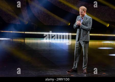 Duesseldorf, Allemagne. 09 septembre 2023. Le prince Harry, duc de Sussex, prend la parole à l'ouverture des 6e Jeux Invictus. La compétition paralympique pour les athlètes handicapés de guerre est organisée en Allemagne pour la première fois. Lors de la cérémonie d’ouverture, le prince initiateur Harry prononce un discours de bienvenue. Crédit : Christoph Reichwein/dpa/Alamy Live News Banque D'Images