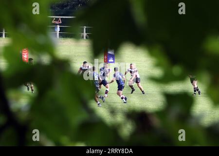 Pontypool, Royaume-Uni. 09 septembre 2023. Vue générale lors du Pontypool RFC (en rouge/blanc) v Swansea RFC, WRU Premiership Match au Pontypool Park à Pontypool, Galles du Sud, le samedi 9 septembre 2023. Les Pontypool RFC jouent en Premiership de la WRU cette année après la promotion de la saison dernière. Le célèbre Pontypool Park Ground a été utilisé comme l'un des sites de la coupe du monde de rugby 1991. Photo par Andrew Orchard/Andrew Orchard photographie sportive/Alamy Live News crédit : Andrew Orchard photographie sportive/Alamy Live News Banque D'Images