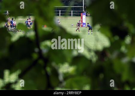 Pontypool, Royaume-Uni. 09 septembre 2023. Vue générale lors du Pontypool RFC (en rouge/blanc) v Swansea RFC, WRU Premiership Match au Pontypool Park à Pontypool, Galles du Sud, le samedi 9 septembre 2023. Les Pontypool RFC jouent en Premiership de la WRU cette année après la promotion de la saison dernière. Le célèbre Pontypool Park Ground a été utilisé comme l'un des sites de la coupe du monde de rugby 1991. Photo par Andrew Orchard/Andrew Orchard photographie sportive/Alamy Live News crédit : Andrew Orchard photographie sportive/Alamy Live News Banque D'Images