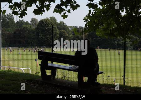 Pontypool, Royaume-Uni. 09 septembre 2023. Vue générale lors du Pontypool RFC (en rouge/blanc) v Swansea RFC, WRU Premiership Match au Pontypool Park à Pontypool, Galles du Sud, le samedi 9 septembre 2023. Les Pontypool RFC jouent en Premiership de la WRU cette année après la promotion de la saison dernière. Le célèbre Pontypool Park Ground a été utilisé comme l'un des sites de la coupe du monde de rugby 1991. Photo par Andrew Orchard/Andrew Orchard photographie sportive/Alamy Live News crédit : Andrew Orchard photographie sportive/Alamy Live News Banque D'Images