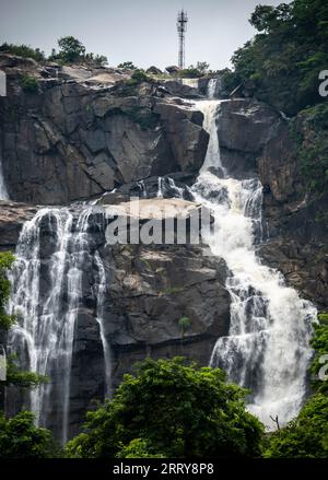 Le Hundru Falls Ranchi est créé sur le cours de la rivière Subarnarekha, où il tombe d'une hauteur de 320 pieds créant les plus hautes chutes d'eau Banque D'Images