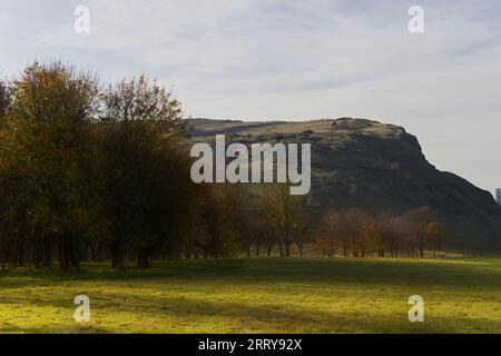 Arthur Seat Mountains : couronne naturelle d'Édimbourg Banque D'Images