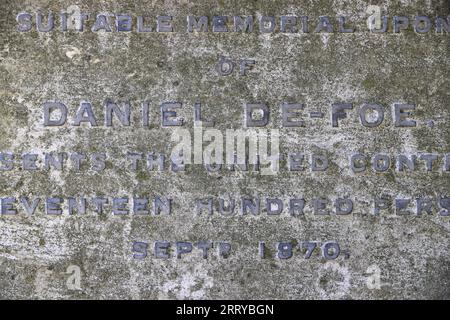 Bunhill Fields, lieu de sépulture anticonformiste des années 1660, dans la City de Londres. Le dernier lieu de repos pour William Blake, Daniel Defoe et d'autres. Banque D'Images