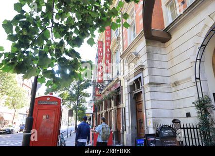 Le pub du Kings Head Theatre, un vieux pub worldy avec un théâtre à l'étage, sur la vibrante Upper Street, à Islington, au nord de Londres, Royaume-Uni Banque D'Images