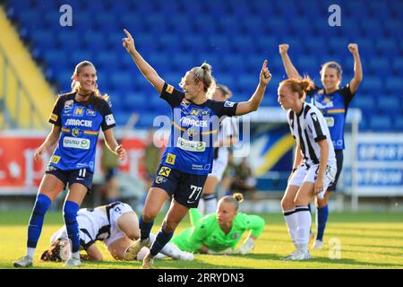 Diana Lemesova (77 SKN St Polten) célébrant son but lors du match de qualification de l'UEFA Womens Champions League St Polten vs PAOK au NV Arena St Polten (Tom Seiss/ SPP) crédit : SPP Sport Press photo. /Alamy Live News Banque D'Images