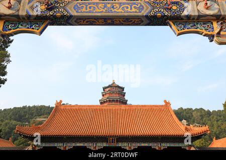 Pékin, Chine - 6 octobre 2020 : Architecture classique chinoise au Palais d'été de Pékin Banque D'Images