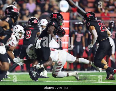 Piscataway, New Jersey, États-Unis. 09 septembre 2023. Rutgers Scarlet Knights en arrière Kyle Monangai (5) lors du match de football de la NCAA entre les Temple Owls et les Rutgers Scarlet Knights au SHI Stadium de Piscataway, New Jersey Mike Langish/CSM/Alamy Live News Banque D'Images