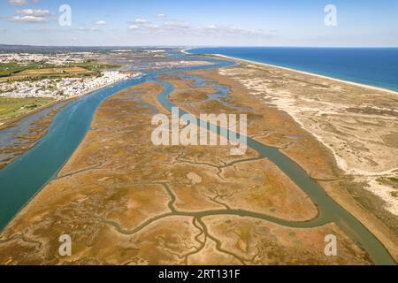 Vue aérienne de la réserve naturelle Ria Formosa à Olhao, Algarve, Portugal Banque D'Images