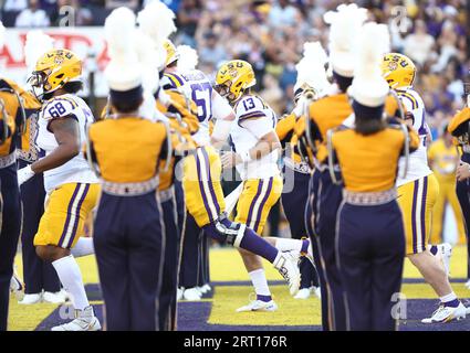 Baton Rouge, États-Unis. 09 septembre 2023. Les Tigers de la LSU font leur chemin sur le terrain lors d'un match de football universitaire au Tiger Stadium de Baton Rouge, Louisiane, le samedi 9 septembre 2023. (Photo de Peter G. Forest/Sipa USA) crédit : SIPA USA/Alamy Live News Banque D'Images