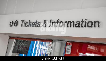 The Station, Grantham Lincolnshire – la billetterie et le centre d'information dans le hall de la gare Banque D'Images