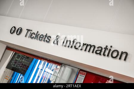 The Station, Grantham Lincolnshire – la billetterie et le centre d'information dans le hall de la gare Banque D'Images