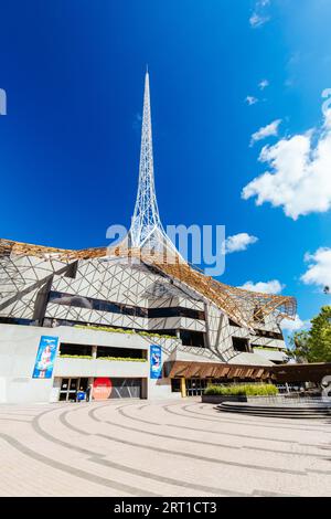 MELBOURNE, AUSTRALIE- le 31 2021 OCTOBRE, le célèbre centre des arts de Melbourne par un matin frais d'hiver à Victoria, en Australie Banque D'Images