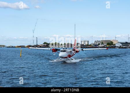 Copenhague, Danemark, 21 août 2021 : un hydravion arrive au port Banque D'Images