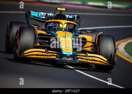 MELBOURNE, AUSTRALIE, AVRIL 8 : Lando Norris de l'écurie McLaren F1 Team débarque sur la piste lors de la 1e séance d'essais au Grand Prix d'Australie de Formule 1 2022 le 8e. Banque D'Images