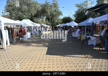 Un marché du dimanche à Séville pour la population locale. Banque D'Images