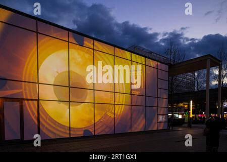 Événement artistique Erlebnis (welt) raum sur Prager Strasse avec l'artiste VR Max Salomon. A l'occasion du 50e anniversaire de la mission Apollo, un 3 d. Banque D'Images