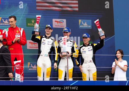 33 KEATING Ben (usa), VARRONE Nicolas (arg), CATSBURG Nicky (Old), Corvette Racing, Chevrolet Corvette C8.R, podium lors des 6 heures du Fuji 2023, 6e manche du Championnat du monde d'Endurance FIA 2023, du 7 au 10 septembre 2023 sur le Fuji Speedway, à Oyama, Japon Banque D'Images