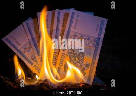 Image symbolique de la baisse de valeur due à la crise ukrainienne Banque D'Images