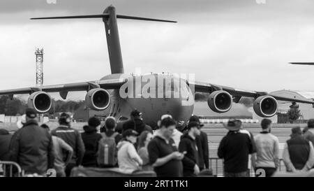 Royal Air Force - Boeing C-17A Globemaster III, arrivant à la RAF Fairford pour se garer dans le Royal International Air Tattoo 2023. Banque D'Images