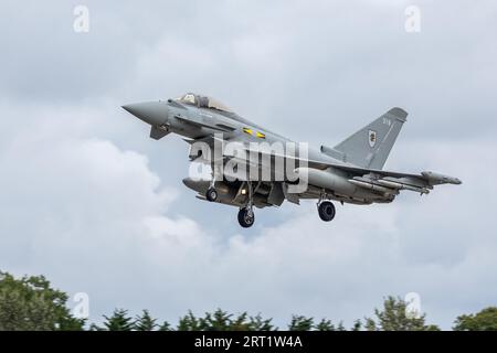 Eurofighter Typhoon FGR.4 «ZK319» arrivant à la RAF Fairford pour se garer dans le Royal International Air Tattoo 2023. Banque D'Images