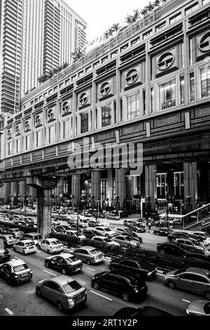 KUALA LUMPUR MALAISIE, 12 SEPTEMBRE 2019 : Berjaya Times Square et trafic aux heures de pointe à Bukit Bintang Kuala Lumpur Malaisie Banque D'Images