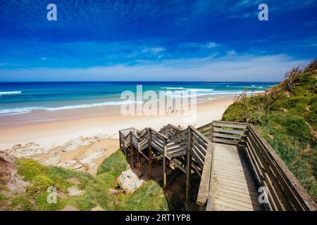 Escalier menant à l'emblématique Cape Woolamai Surf Beach sur Phillip Island, Victoria, Australie Banque D'Images