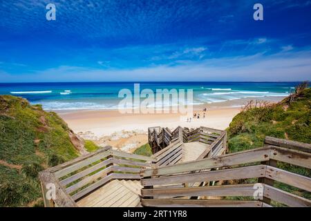 Escalier menant à l'emblématique Cape Woolamai Surf Beach sur Phillip Island, Victoria, Australie Banque D'Images