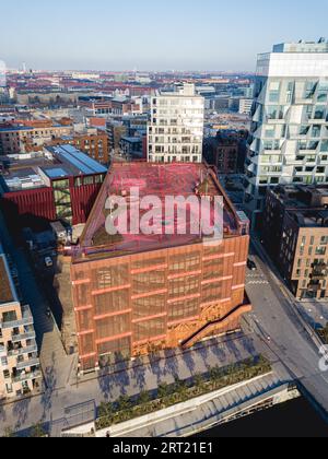 Copenhague, Danemark, 07 avril 2020 : vue aérienne par drone de Konditaget Luders, un espace de loisirs au sommet d’un parking à plusieurs étages Banque D'Images