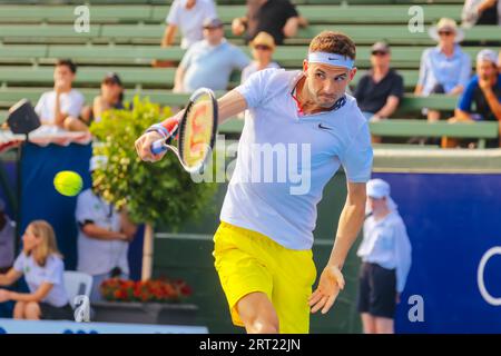 MELBOURNE, AUSTRALIE, le 14 JANVIER 2020 : Grigor Dimitrov (BUL) frappe un revers contre Borna Coric (CRO) à l'AgBioEn Kooyong Classic le jour 1 Banque D'Images