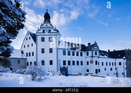 Le château de Lauenstein est originaire d'un château avec un noyau datant du 13e siècle dans le quartier Lauenstein d'Altenberg dans le Saechsische Banque D'Images