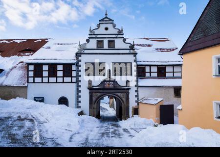 Le château de Lauenstein est originaire d'un château avec un noyau datant du 13e siècle dans le quartier Lauenstein d'Altenberg dans le Saechsische Banque D'Images