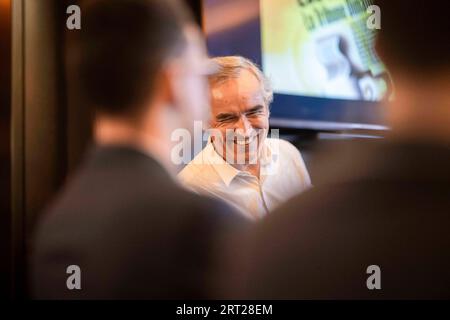 Bruno Jedy, Soazig Quemener et Jean-Christophe Tortora rencontrent lecteurs et journalistes lors d'une réunion "café du dimanche" pour préparer le nouveau journal du dimanche du groupe la Tribune Dimanche à Paris le 10 septembre 2023. Photo Eliot Blondet/ABACAPRESS.COM crédit : Abaca Press/Alamy Live News Banque D'Images