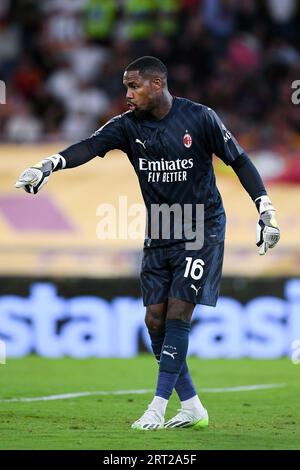 Mike Maignan de l'AC Milan fait des gestes lors du match Serie A Tim entre L'AS Roma et l'AC Milan au Stadio Olimpico le 1 septembre 2023 à Rome, Italie. Banque D'Images