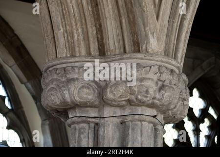 Capitale sculptée à St. Marguerite d'Antioch Church, Stoke Golding, Leicestershire, Angleterre, Royaume-Uni Banque D'Images