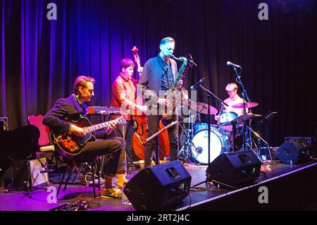 Harry Diplock, Lloyd Haines, Simon Read, Fraser Smith, Fraser Smith Quartet, New Generation Jazz Festival Roadshow, Ropetackle Arts Centre, Shoreham by Sea, 8 février 2023. Banque D'Images