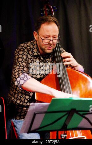 Jakob Cywinski, Marco Marconi Quartet, verdict Jazz Club, Brighton, East Sussex, 14 avril 2023. Banque D'Images