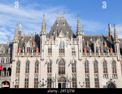 L'extérieur de la Provinciaal Hof (Cour provinciale) à Grote Markt à Bruges pendant la journée. Banque D'Images
