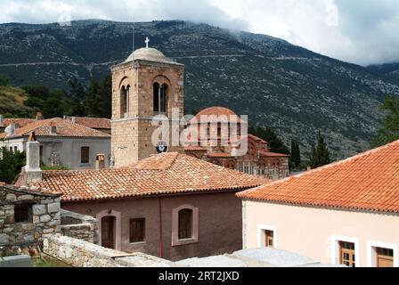 Le monastère d'Ossios (ou Hosios) Loukas a été fondé au 10e siècle après JC et reste un exemple important de l'architecture et de l'art byzantins, et un site du patrimoine mondial de l'UNESCO, Distomo, Grèce, 2003. Banque D'Images